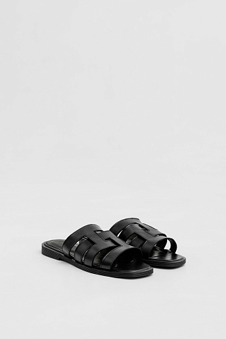 REINA BLACK